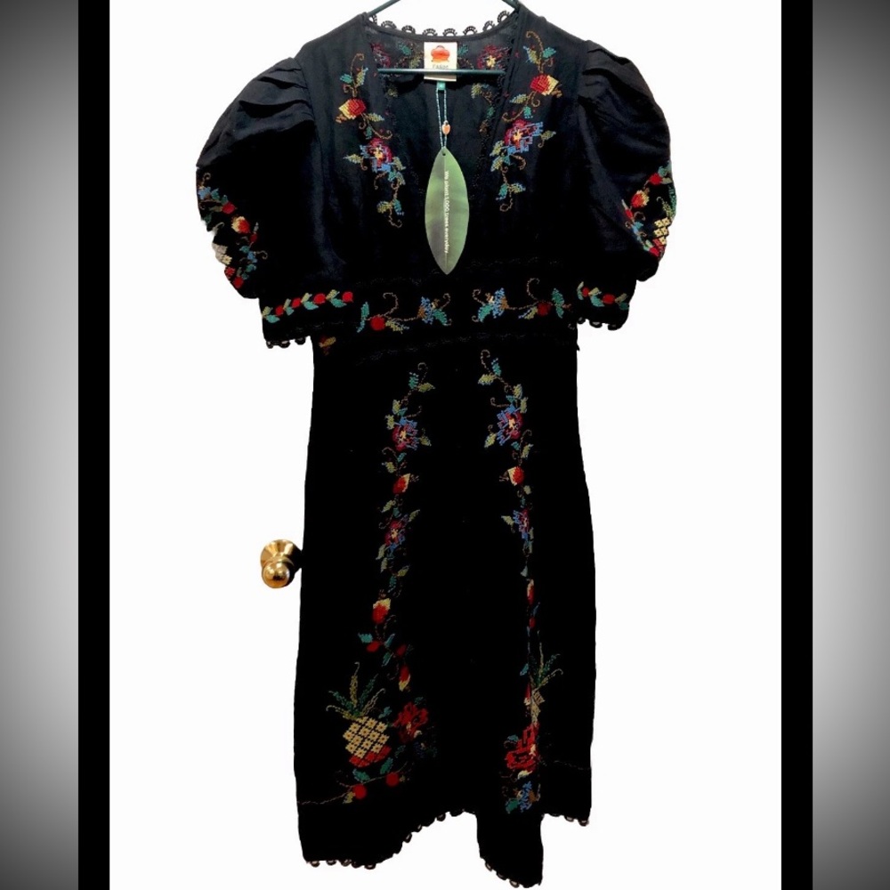 FARM Rio Dress Midi NWT Black Linen XL Cross Stitch Embroidery Puff Sleeve Vee - Picture 6 of 16